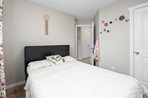 #65 50 Mclaughlin Dr, Spruce Grove, AB - Indoor Photo Showing Bedroom
