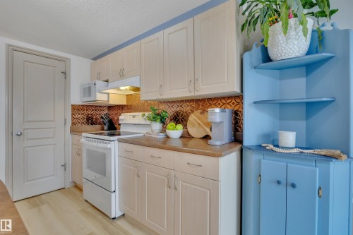 15 Douglas Crescent, Leduc, AB - Indoor Photo Showing Kitchen