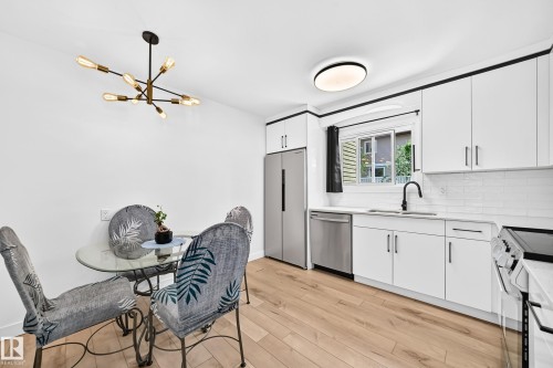 8033 27 Avenue Nw, Edmonton, AB - Indoor