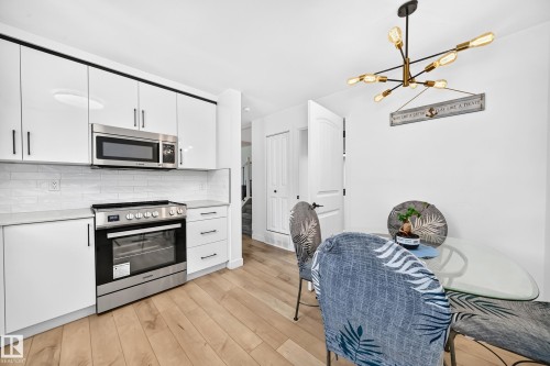 8033 27 Avenue Nw, Edmonton, AB - Indoor Photo Showing Kitchen
