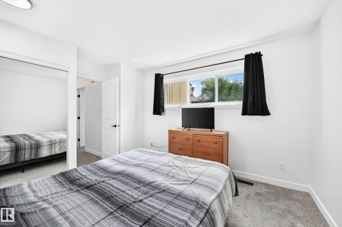 8033 27 Avenue Nw, Edmonton, AB - Indoor Photo Showing Bedroom