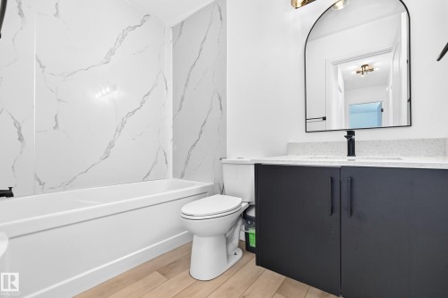 8033 27 Avenue Nw, Edmonton, AB - Indoor Photo Showing Bathroom