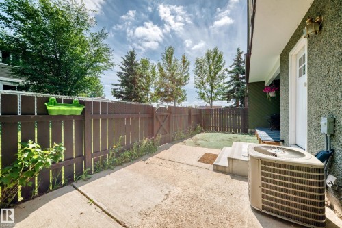 8033 27 Avenue Nw, Edmonton, AB - Outdoor