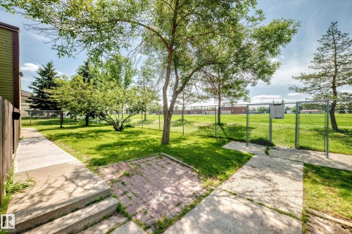 8033 27 Avenue Nw, Edmonton, AB - Outdoor