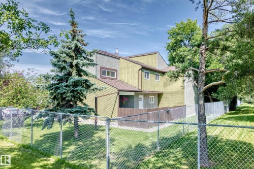 8033 27 Avenue Nw, Edmonton, AB - Outdoor