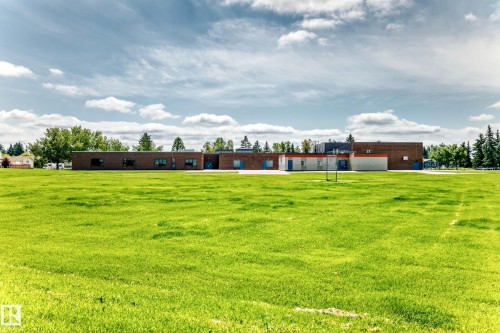8033 27 Avenue Nw, Edmonton, AB - Outdoor