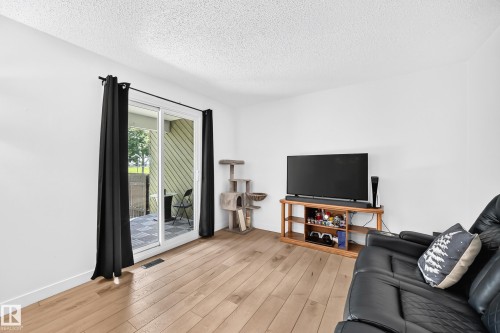 8033 27 Avenue Nw, Edmonton, AB - Indoor Photo Showing Other Room