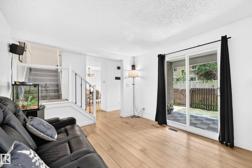 8033 27 Avenue Nw, Edmonton, AB - Indoor