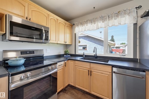 Kitchen - 8716 130 Avenue Nw, Edmonton, AB - Indoor Photo Showing Kitchen