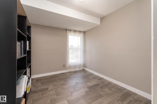 #2 4707 126 Av Nw, Edmonton, AB - Indoor Photo Showing Other Room
