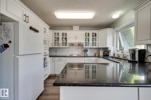 5507 179 Street, Edmonton, AB - Indoor Photo Showing Kitchen With Double Sink