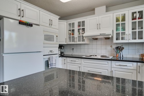 5507 179 Street, Edmonton, AB - Indoor Photo Showing Kitchen