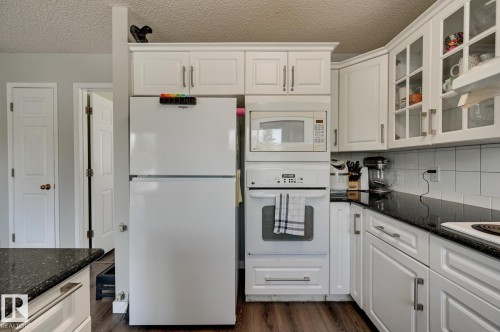 5507 179 Street, Edmonton, AB - Indoor Photo Showing Kitchen