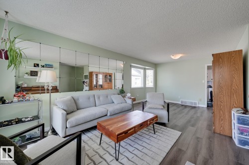 5507 179 Street, Edmonton, AB - Indoor Photo Showing Living Room