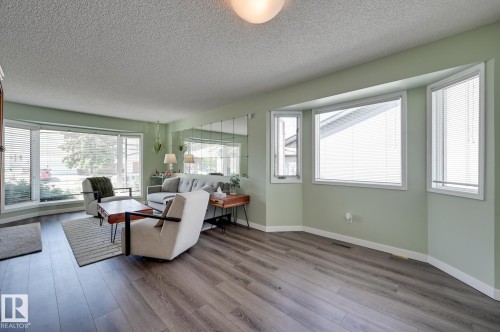 5507 179 Street, Edmonton, AB - Indoor Photo Showing Living Room