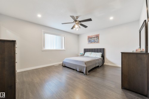 417 Hollick-Kenyon Road Nw, Edmonton, AB - Indoor Photo Showing Bedroom