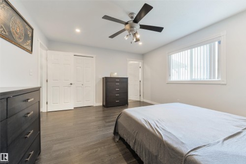 417 Hollick-Kenyon Road Nw, Edmonton, AB - Indoor Photo Showing Bedroom