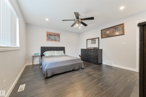 417 Hollick-Kenyon Road Nw, Edmonton, AB - Indoor Photo Showing Bedroom