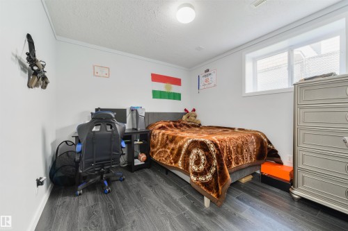 417 Hollick-Kenyon Road Nw, Edmonton, AB - Indoor Photo Showing Bedroom