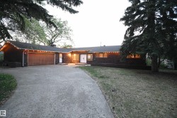 A circular driveway serves the property, and is a very special touch, rarely encountered in our market - 