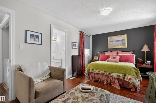 53 Lancaster Terrace Nw, Edmonton, AB - Indoor Photo Showing Bedroom