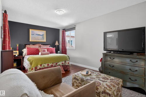 53 Lancaster Terrace Nw, Edmonton, AB - Indoor Photo Showing Bedroom