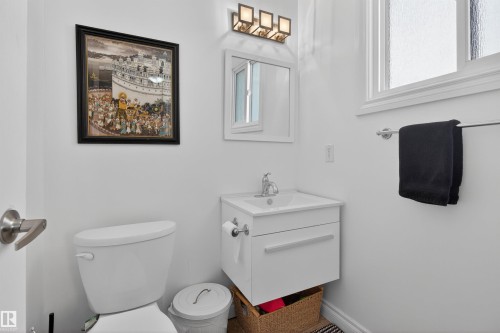 53 Lancaster Terrace Nw, Edmonton, AB - Indoor Photo Showing Bathroom