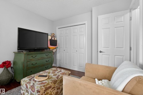 53 Lancaster Terrace Nw, Edmonton, AB - Indoor Photo Showing Bedroom