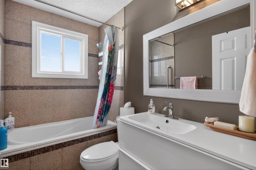 53 Lancaster Terrace Nw, Edmonton, AB - Indoor Photo Showing Bathroom