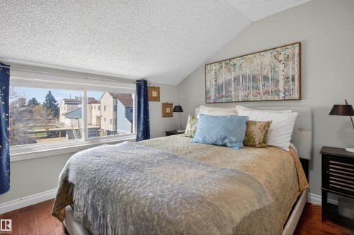 53 Lancaster Terrace Nw, Edmonton, AB - Indoor Photo Showing Bedroom