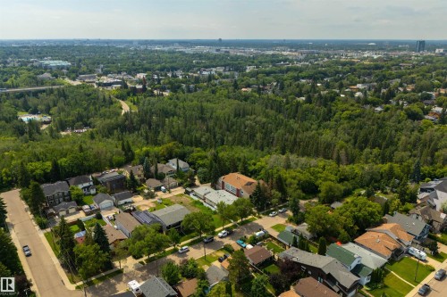 9523 87 Avenue Nw, Edmonton, AB 