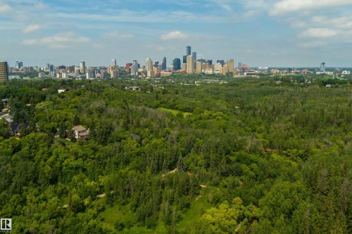 9523 87 Avenue Nw, Edmonton, AB 