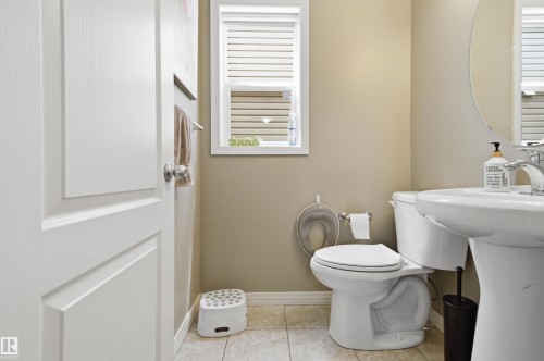 8203 5 Avenue Sw, Edmonton, AB - Indoor Photo Showing Bathroom