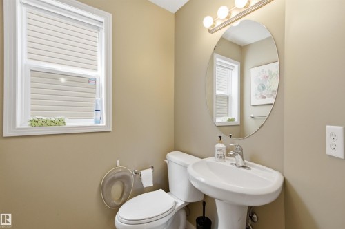 8203 5 Avenue Sw, Edmonton, AB - Indoor Photo Showing Bathroom