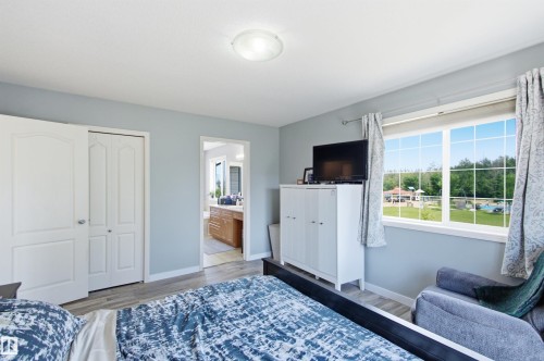 8203 5 Avenue Sw, Edmonton, AB - Indoor Photo Showing Bedroom