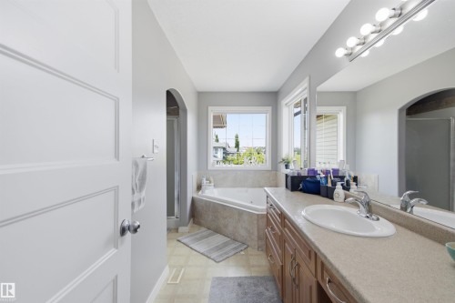 8203 5 Avenue Sw, Edmonton, AB - Indoor Photo Showing Bathroom
