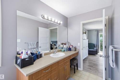 8203 5 Avenue Sw, Edmonton, AB - Indoor Photo Showing Bathroom