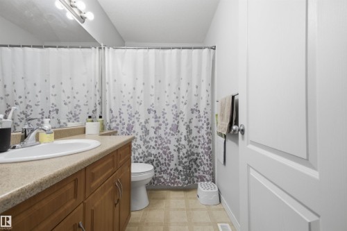 8203 5 Avenue Sw, Edmonton, AB - Indoor Photo Showing Bathroom