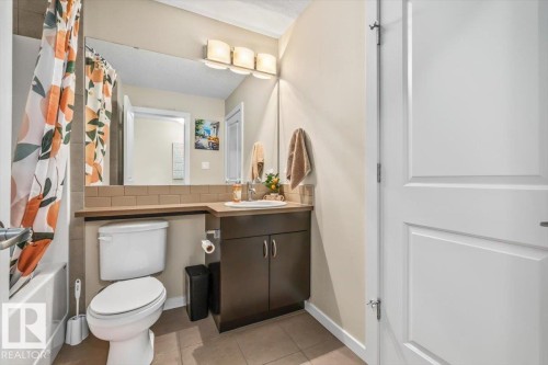 #40 9515 160 Av Nw, Edmonton, AB - Indoor Photo Showing Bathroom