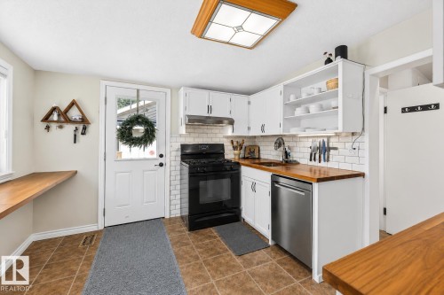 11328 65 Street Nw, Edmonton, AB - Indoor Photo Showing Kitchen