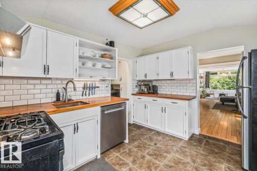 11328 65 Street Nw, Edmonton, AB - Indoor Photo Showing Kitchen