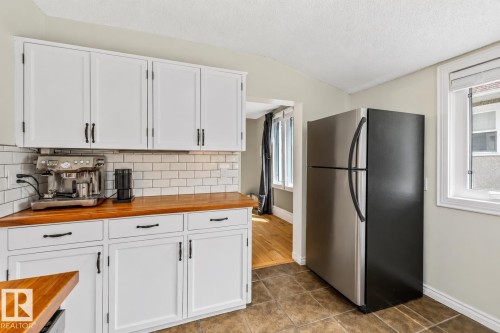 11328 65 Street Nw, Edmonton, AB - Indoor Photo Showing Kitchen