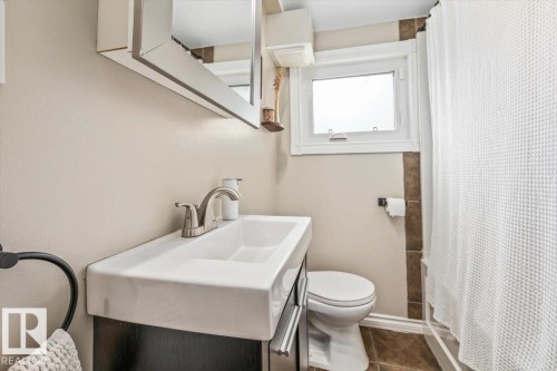 11328 65 Street Nw, Edmonton, AB - Indoor Photo Showing Bathroom