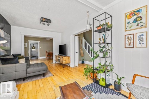 11328 65 Street Nw, Edmonton, AB - Indoor Photo Showing Living Room