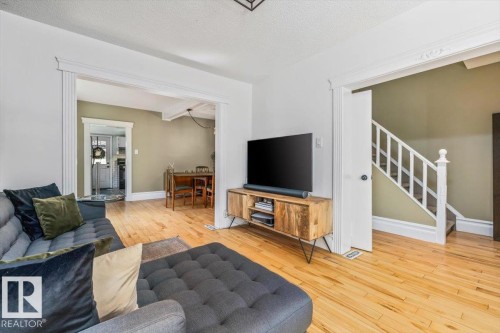 11328 65 Street Nw, Edmonton, AB - Indoor Photo Showing Living Room