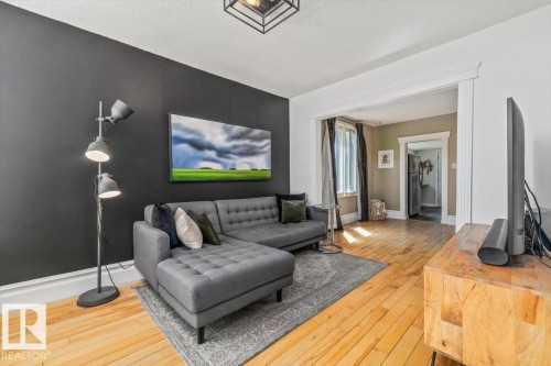 11328 65 Street Nw, Edmonton, AB - Indoor Photo Showing Living Room