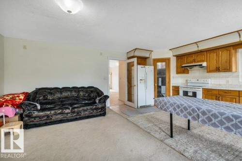 3135 34B Avenue Nw, Edmonton, AB - Indoor Photo Showing Kitchen