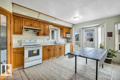 3135 34B Avenue Nw, Edmonton, AB - Indoor Photo Showing Kitchen
