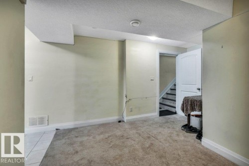 3135 34B Avenue Nw, Edmonton, AB - Indoor