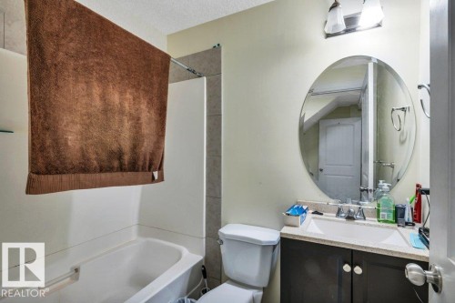 3135 34B Avenue Nw, Edmonton, AB - Indoor Photo Showing Bathroom